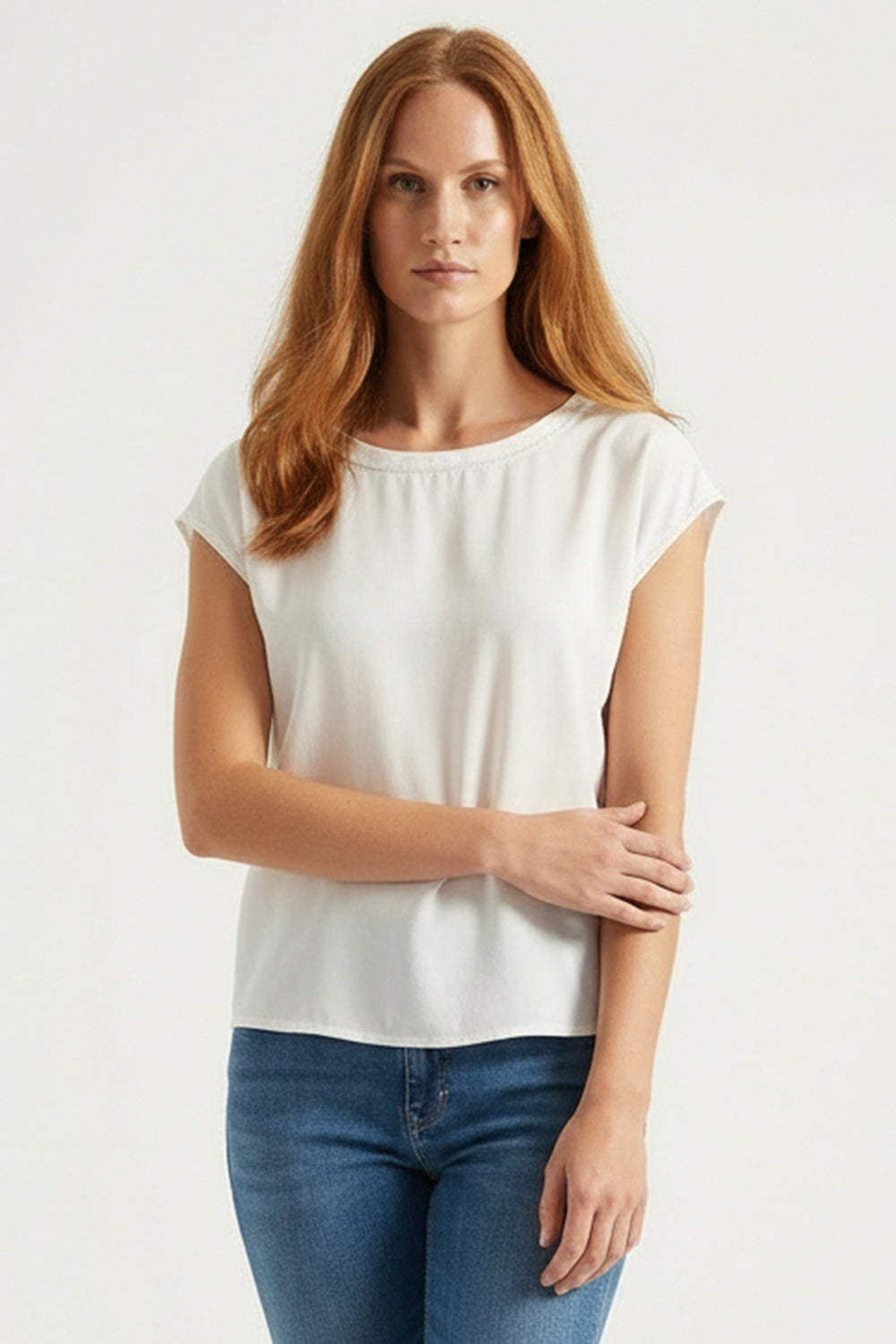 Sade Ve Düz Tasarıma Sahip Tişört