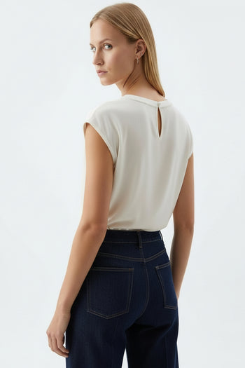 Sade Ve Düz Tasarıma Sahip Tişört