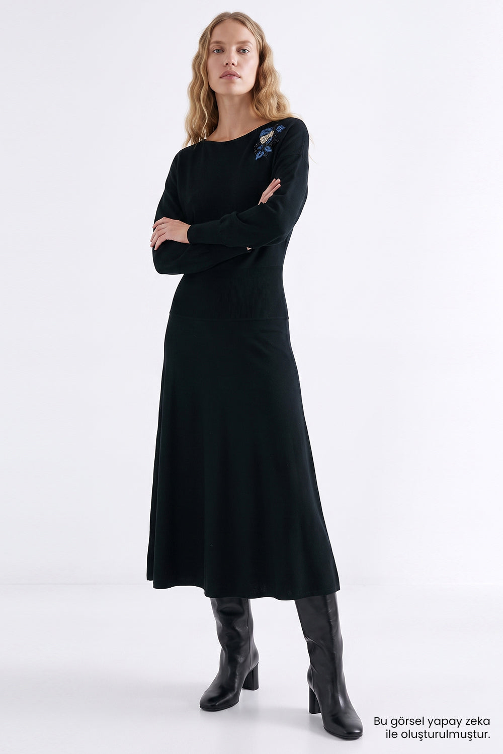 Yarasa Kol Aplikeli Slim Fit Triko Siyah Elbise