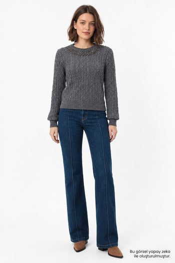 Yakası El İşlemeli Örgü Desenli Triko Gri Bluz