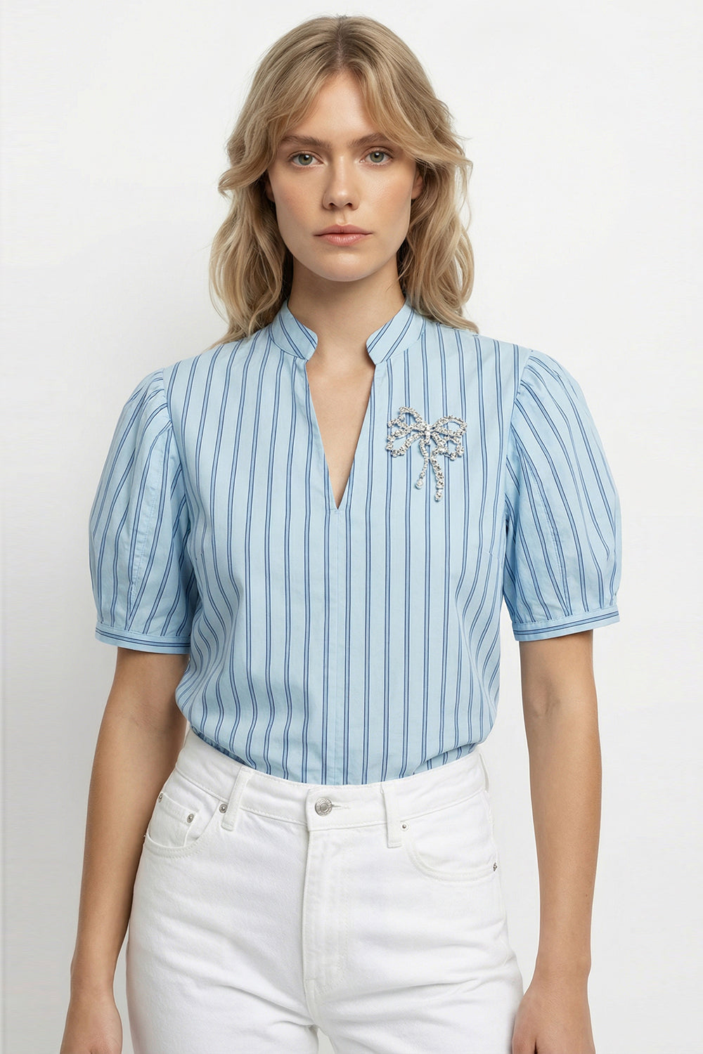 V Yaka Kısa Kollu Regular İşlemeli Çok Renkli Bluz