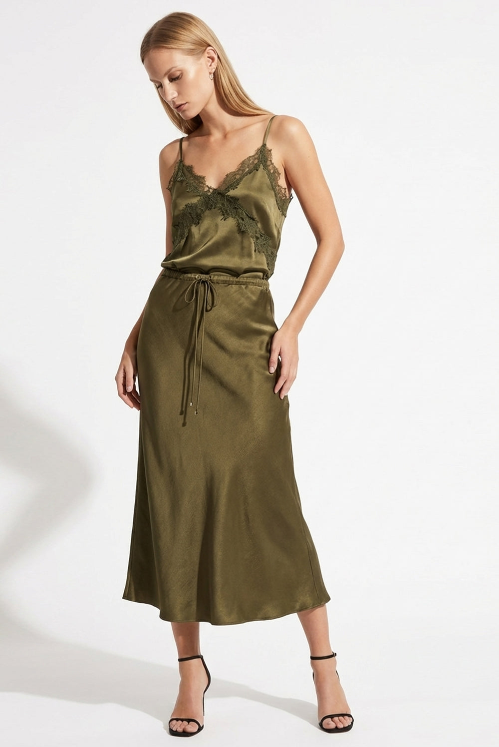 Saten Yüzeyli Bağcıklı Regular Dokuma Midi Etek