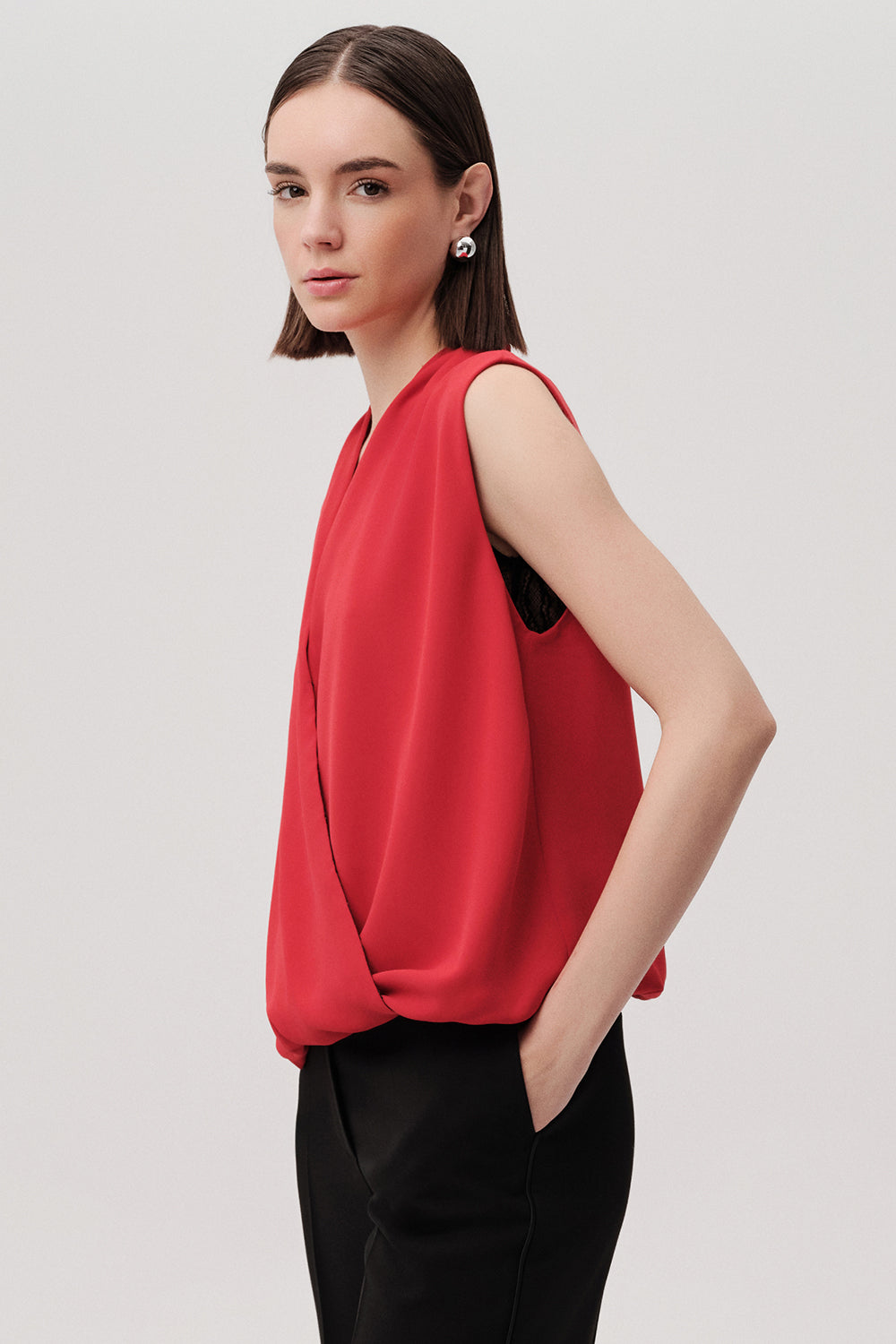 V Yaka Kolsuz Dökümlü Regular Kırmızı Bluz