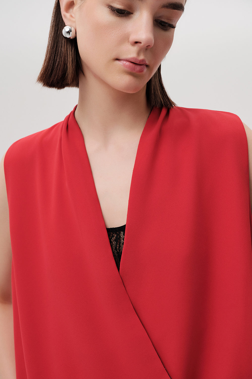 V Yaka Kolsuz Dökümlü Regular Kırmızı Bluz