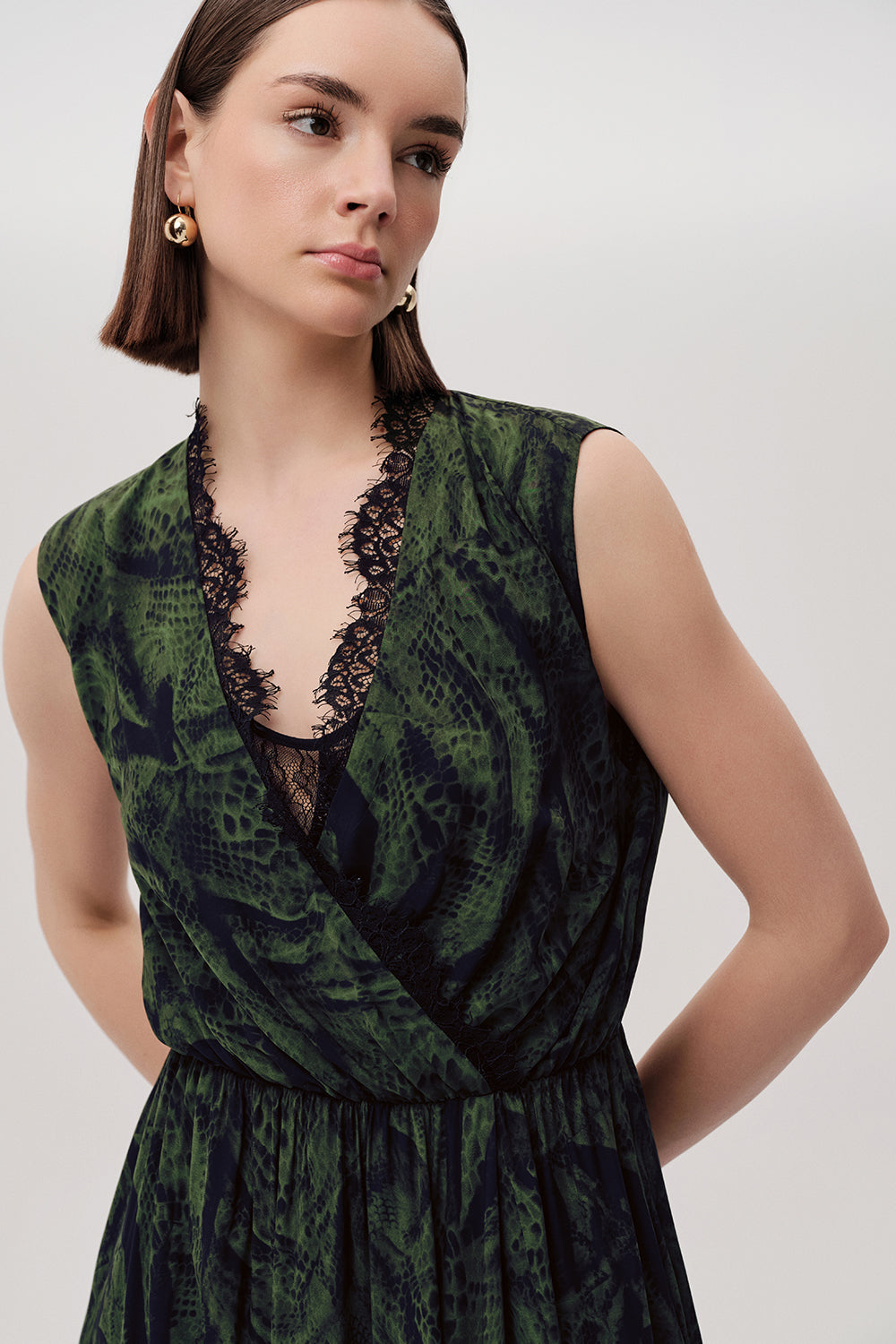 Desenli Kruvaze Dantel Yaka Yırtmaçlı Regular Midi Yeşil Elbise