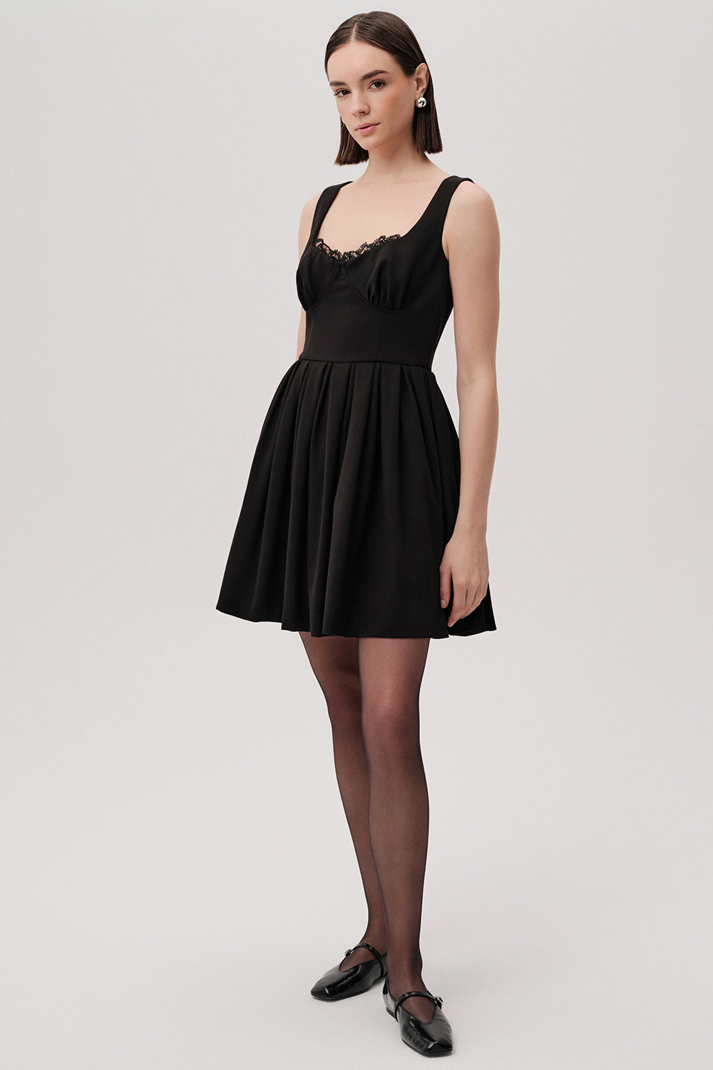 Dantel Detaylı Pileli Slim Fit Kuplu Mini Siyah Elbise