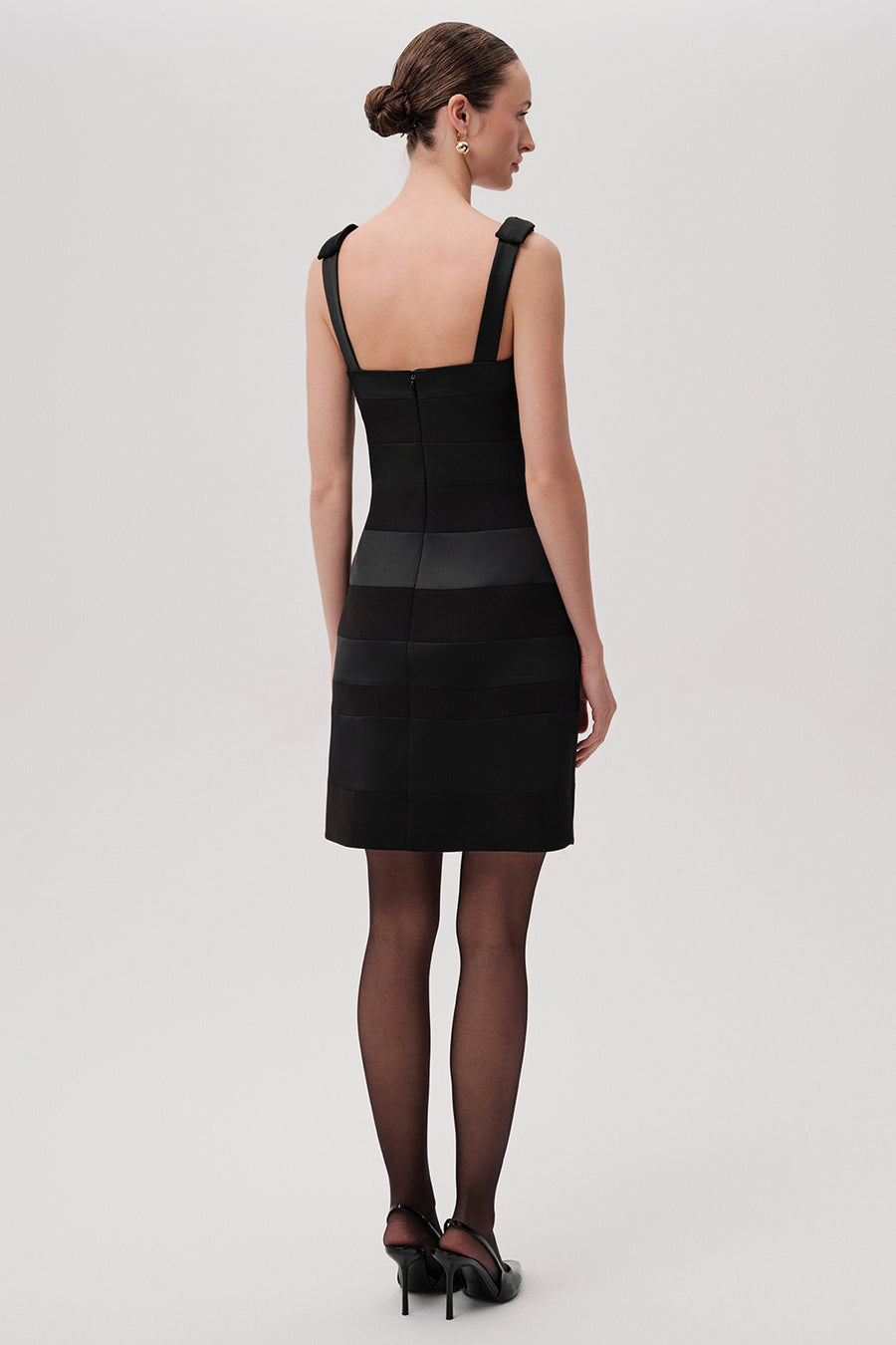 Kalın Askılı Slim Fit Saten Garnili Mini Siyah Elbise