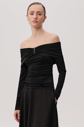 Omzu Açık Drape Detaylı Uzun Kollu Slim Fit Örme Siyah Bluz