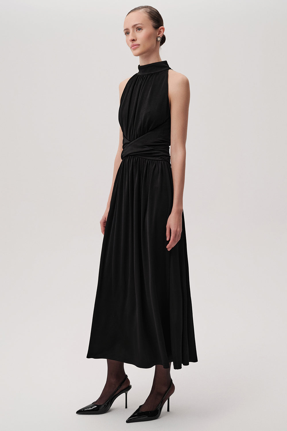 Pliseli Halter Yaka Örme Siyah Elbise