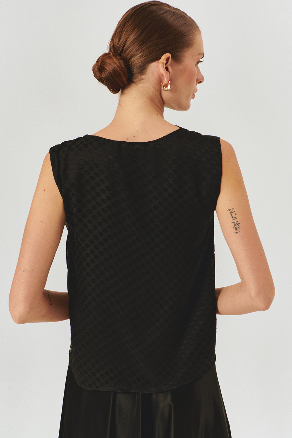 Asimetrik Yakalı Regular Fit Kolsuz Siyah Bluz