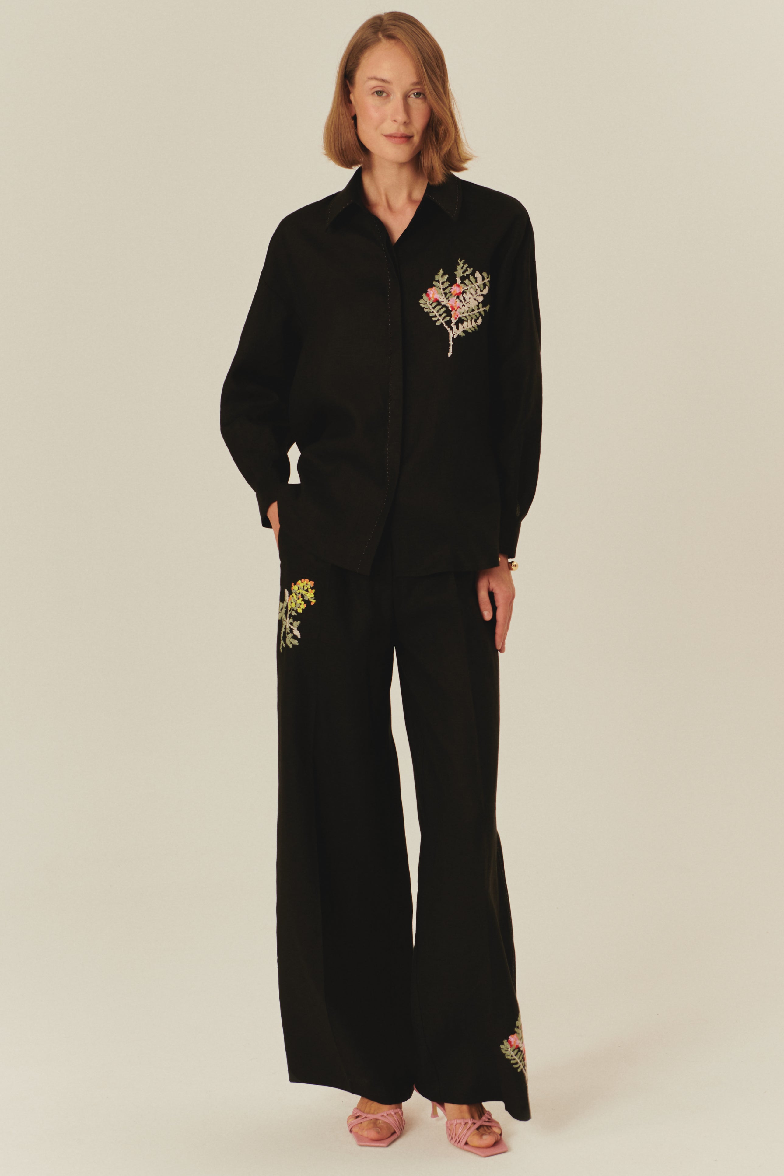 Saf Keten İşlemeli Yüksek Bel Bol Kesim Siyah Pantolon