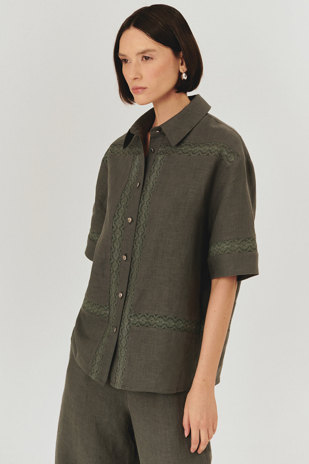 Dantel Detaylı Rahat Kalıp Saf Keten Kısa Kol Gri Gömlek