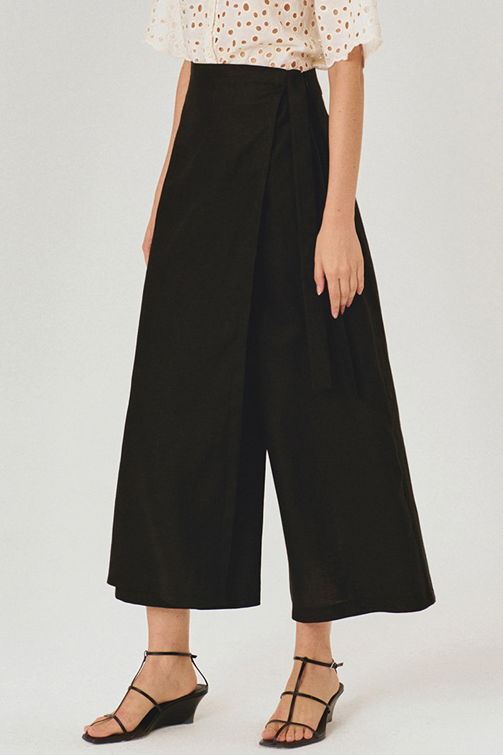 Yüksek Bel Geniş Kısa Paçalı Siyah Etek Pantolon