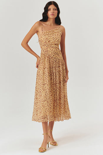 Bele Oturan Asimetrik Yaka Leopar Desenli Askılı Midi Elbise