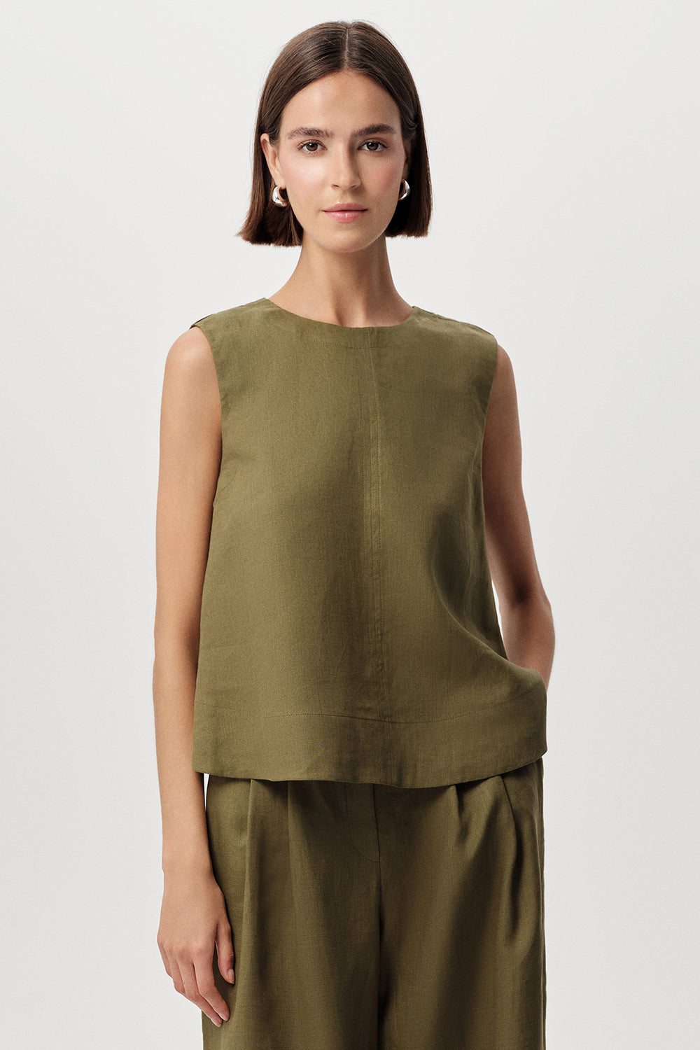 Bisiklet Yaka Kolsuz Arkası Düğmeli Regular Keten Haki Bluz