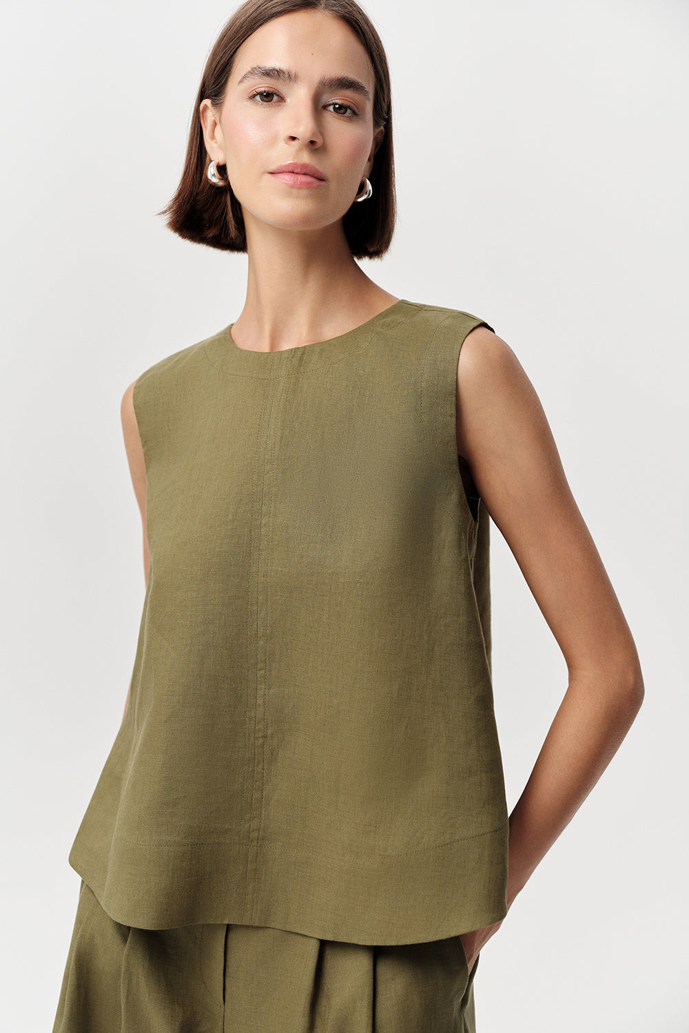 Bisiklet Yaka Kolsuz Arkası Düğmeli Regular Keten Haki Bluz