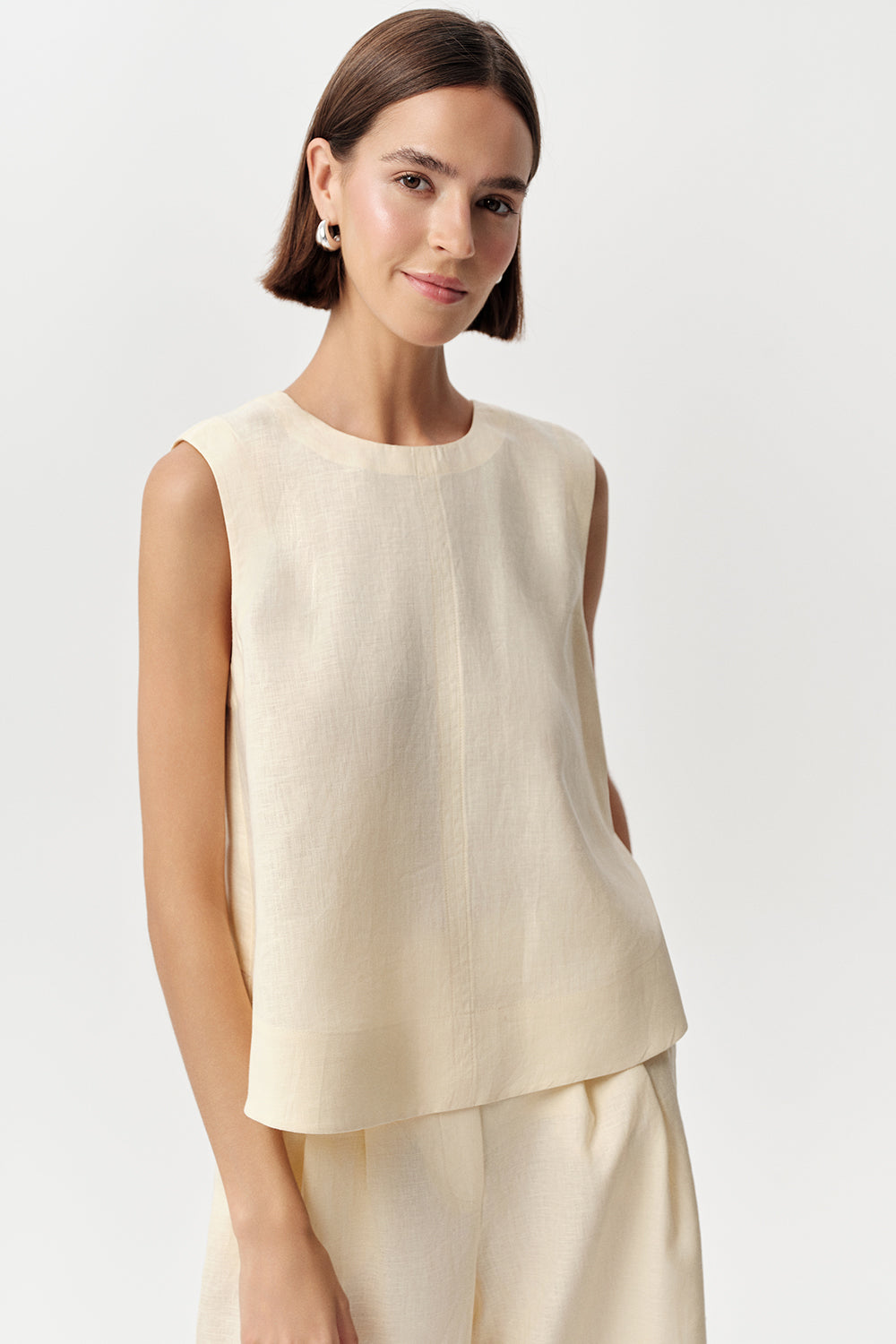 Bisiklet Yaka Kolsuz Arkası Düğmeli Regular Keten Tereyağı Bluz