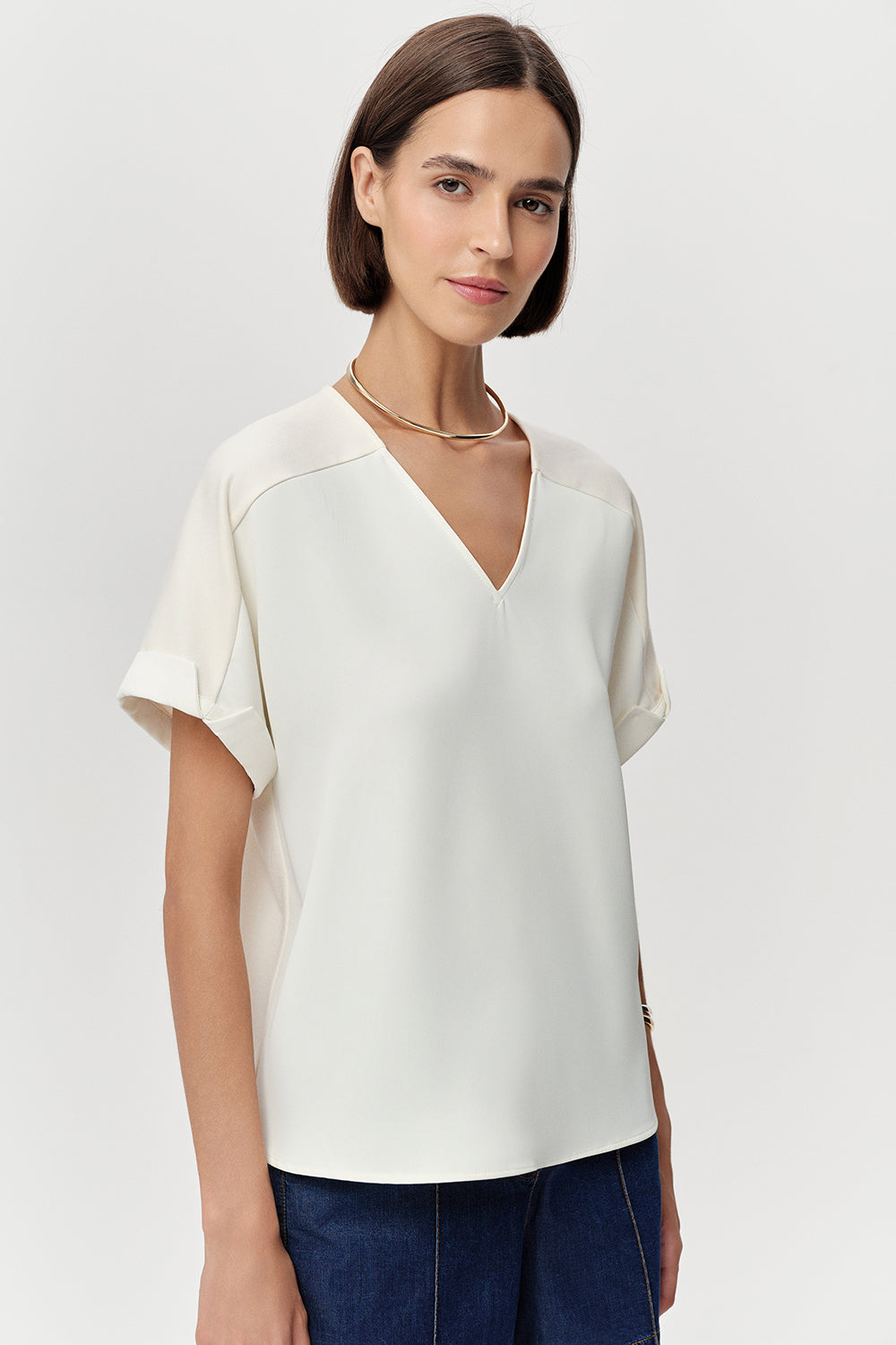 V Yaka Kısa Kollu Örme Detaylı Regular Ekru Bluz