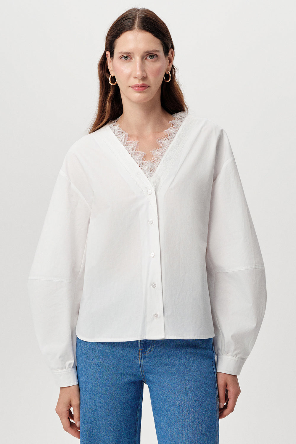 V Yaka Dantelli Uzun Kollu Düğmeli Regular Poplin Kemik Gömlek