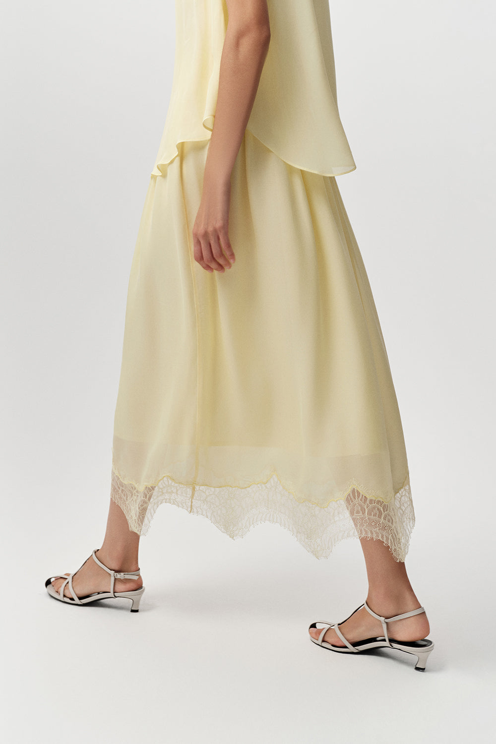 Bisiklet Yaka Beli Büzgülü Dantelli Regular Midi Sarı Elbise