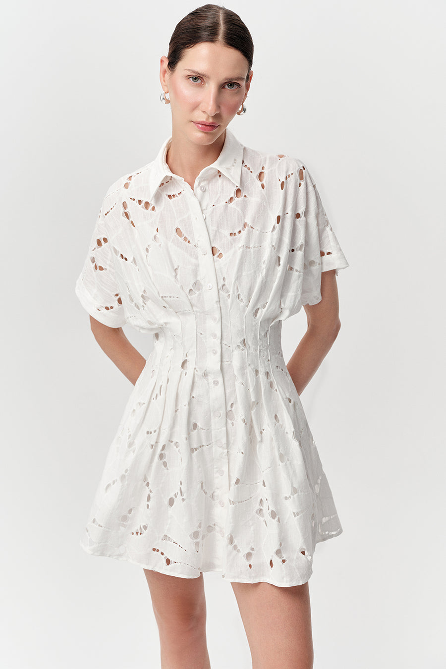 Kısa Kollu Delikli Gömlek Yaka Slim Fit Mini Kemik Elbise