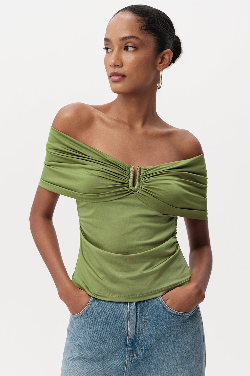 Omuzları Açık Metal Tokalı Slim Fit Örme Haki Bluz