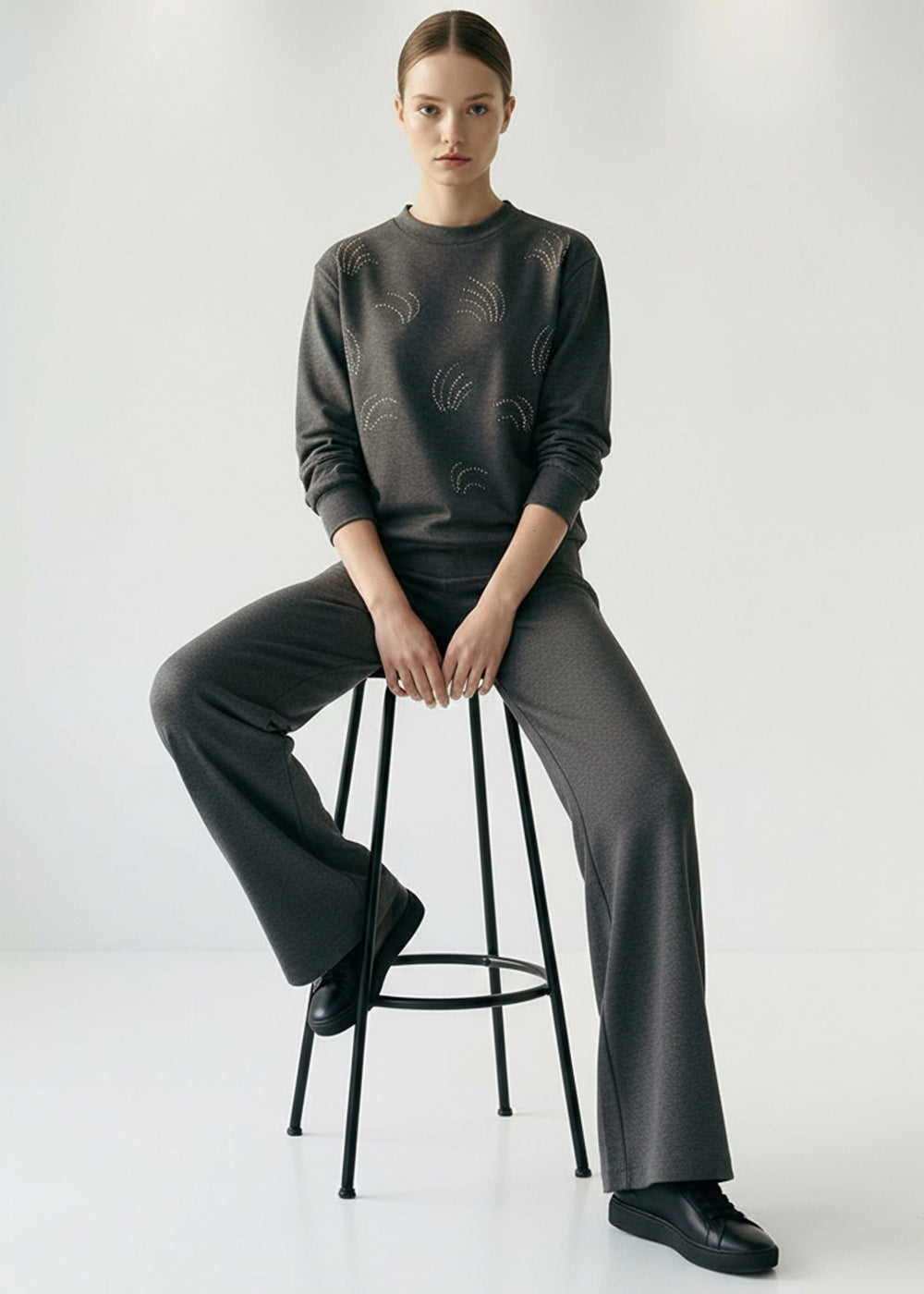 Desenli Taş İşlemeli Regular Uzun Kol Sweatshirt