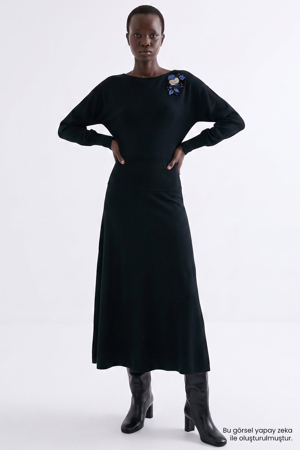Yarasa Kol Aplikeli Slim Fit Triko Siyah Elbise