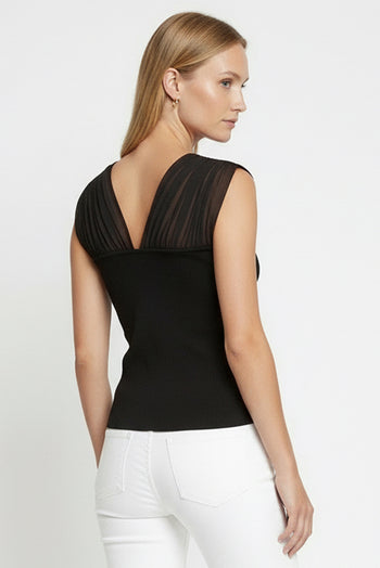 Piliseli Tül Detaylı Kolsuz Triko Bluz