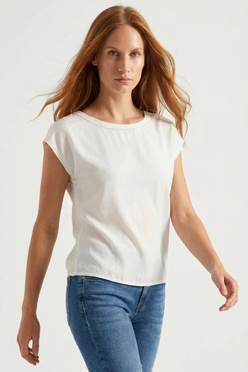 Sade Ve Düz Tasarıma Sahip Tişört