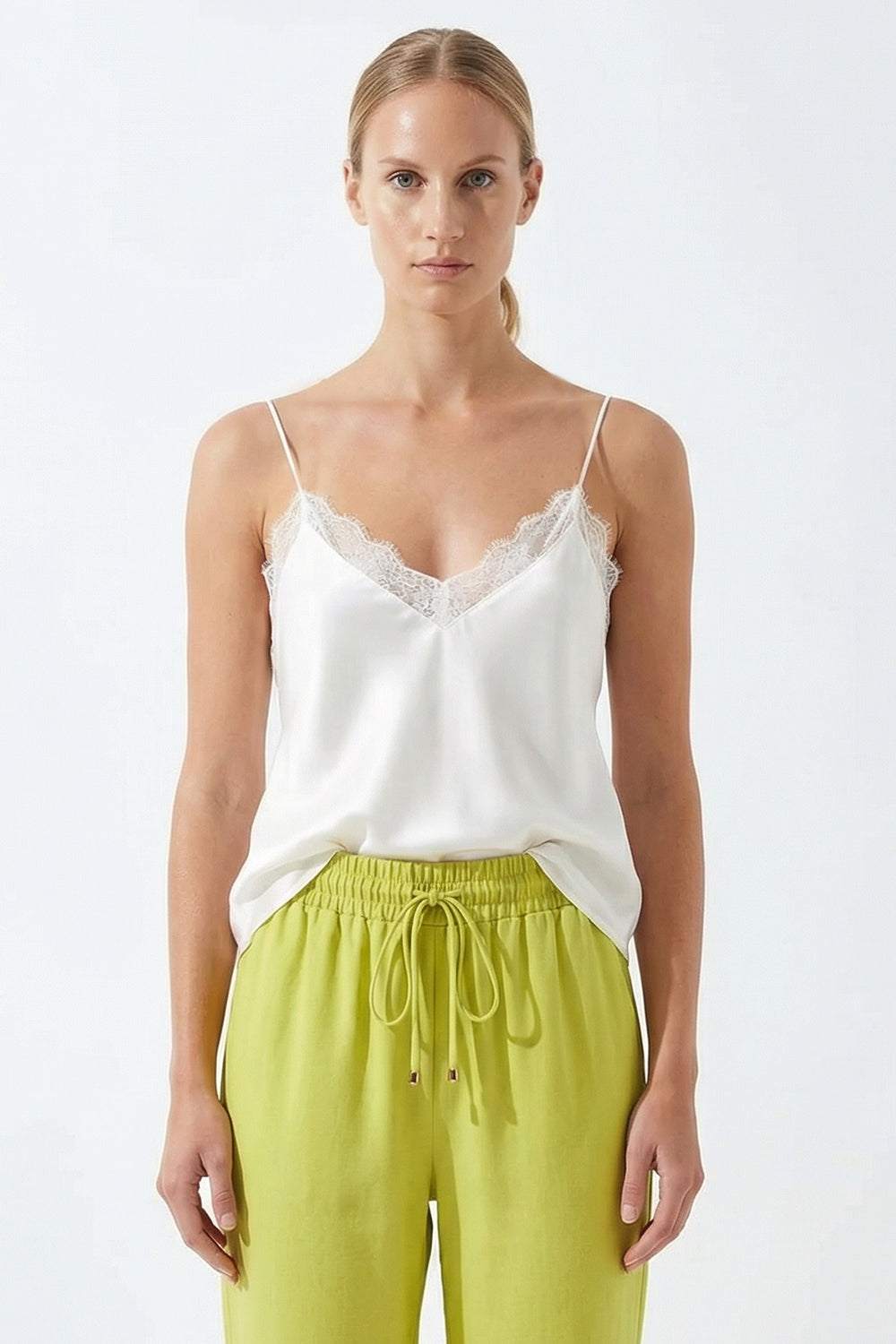 Askılı ve Dantelli Viskon Bluz Modeli