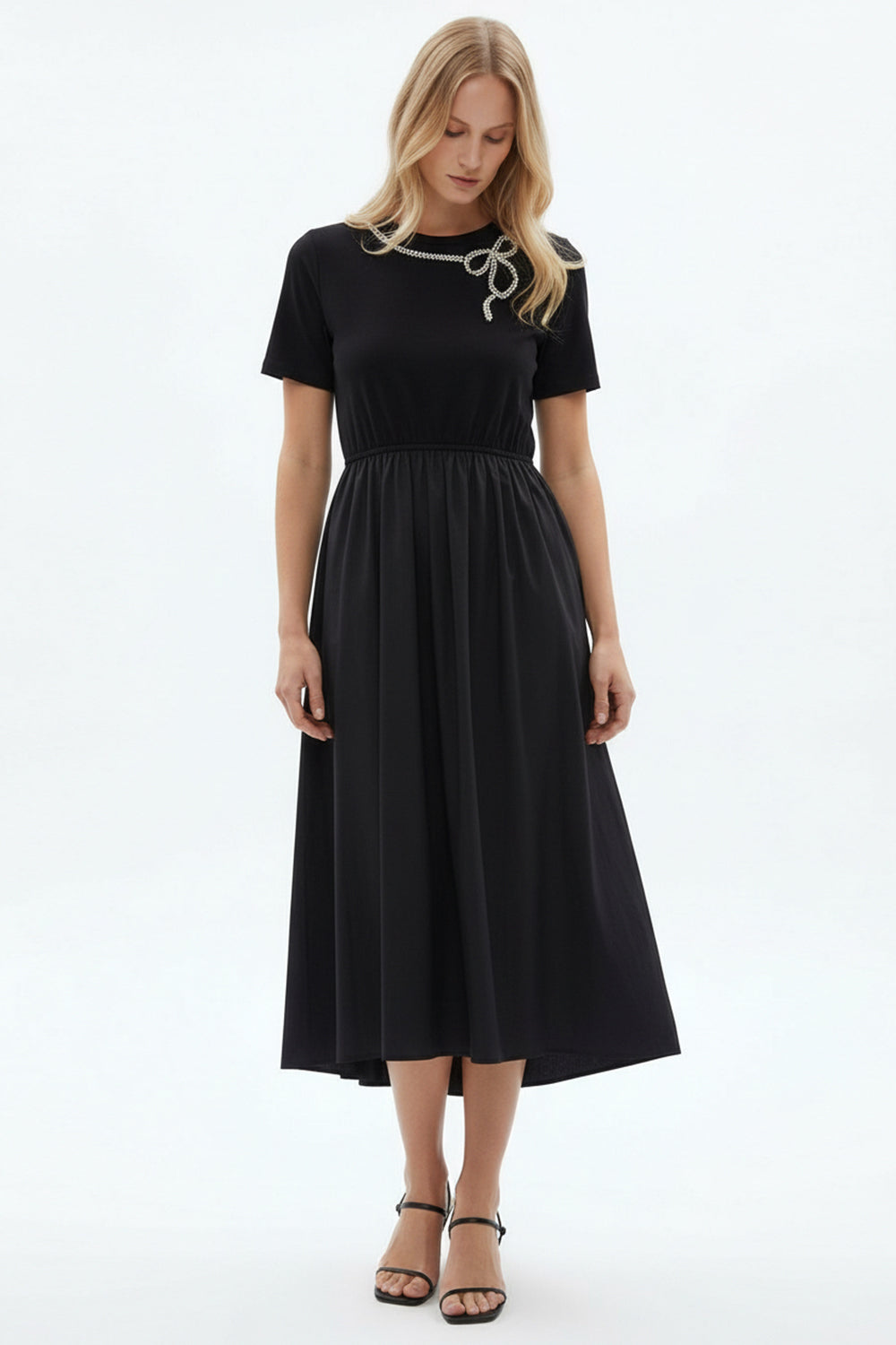 Yakası İşlemeli Maxi Elbise