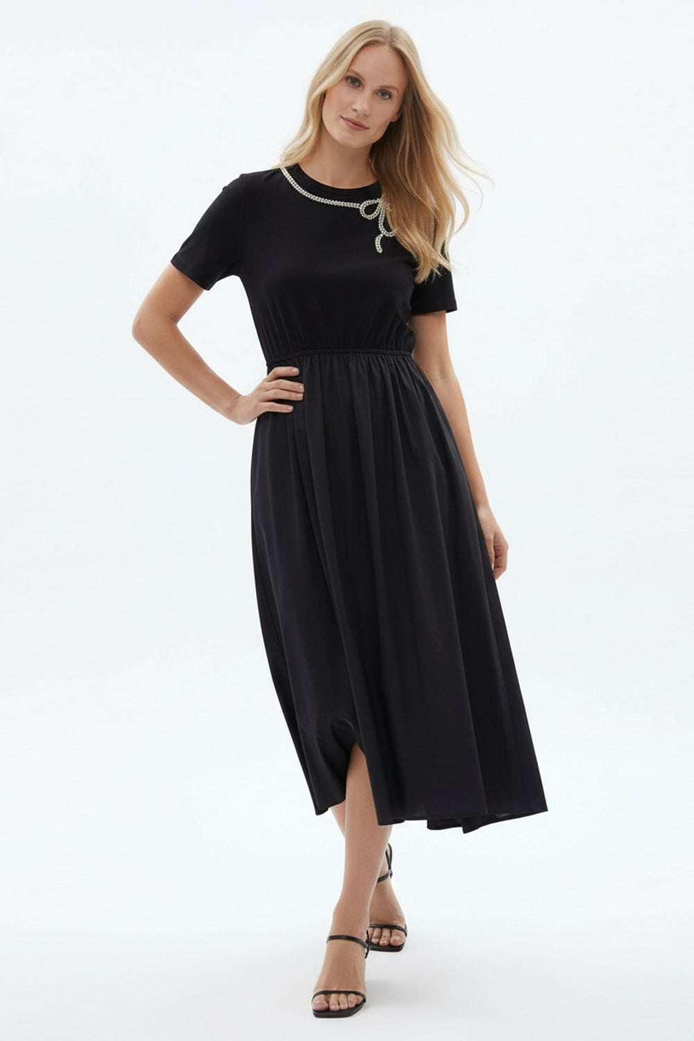 Yakası İşlemeli Maxi Elbise