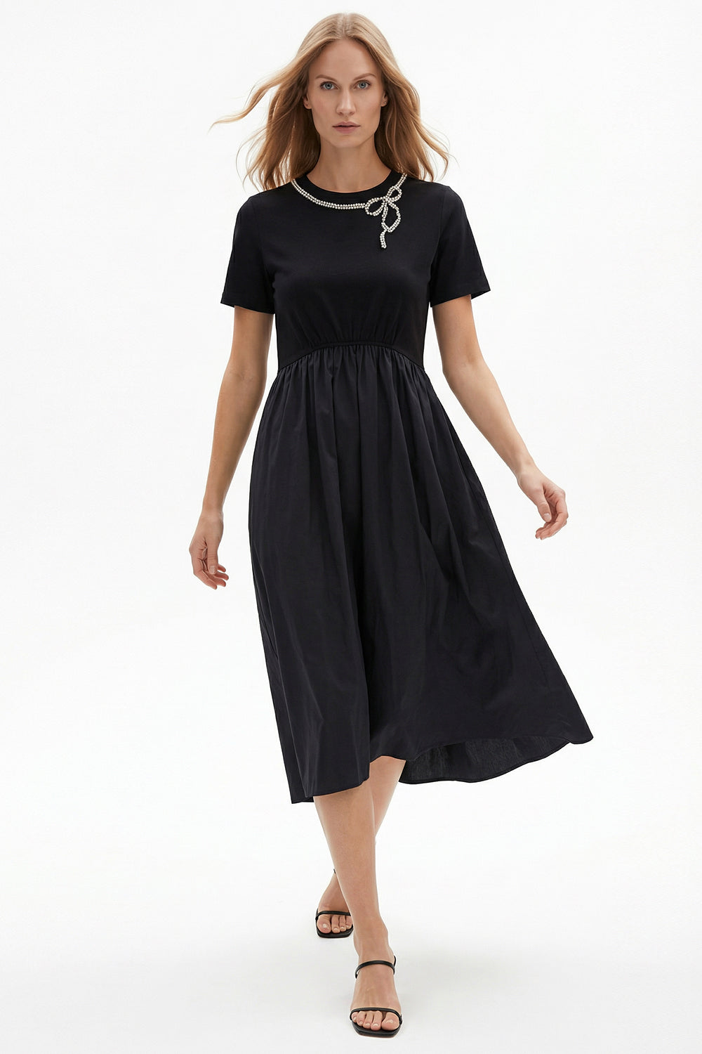 Yakası İşlemeli Maxi Elbise