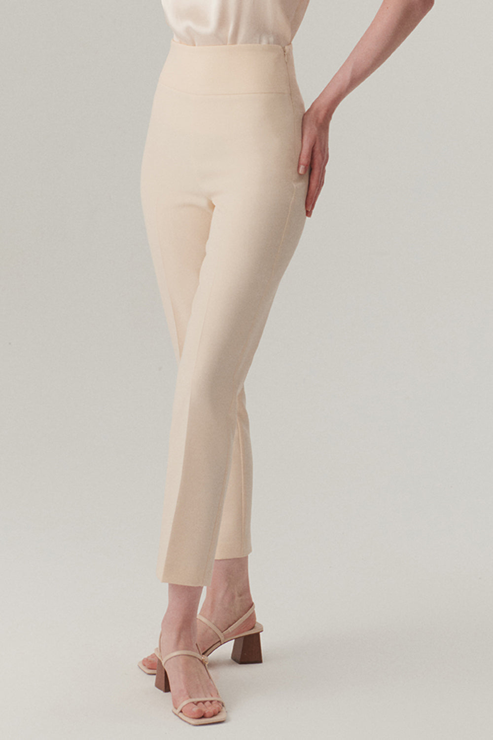 Arka Bel Detaylı Düz Kesim Regular Kemik Pantolon