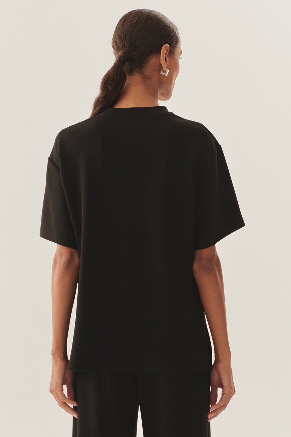 İşlemeli Siyah Rahat Kesim Bisiklet Yaka Regular Örme Tişört