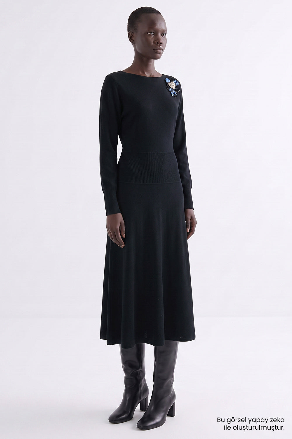 Yarasa Kol Aplikeli Slim Fit Triko Siyah Elbise