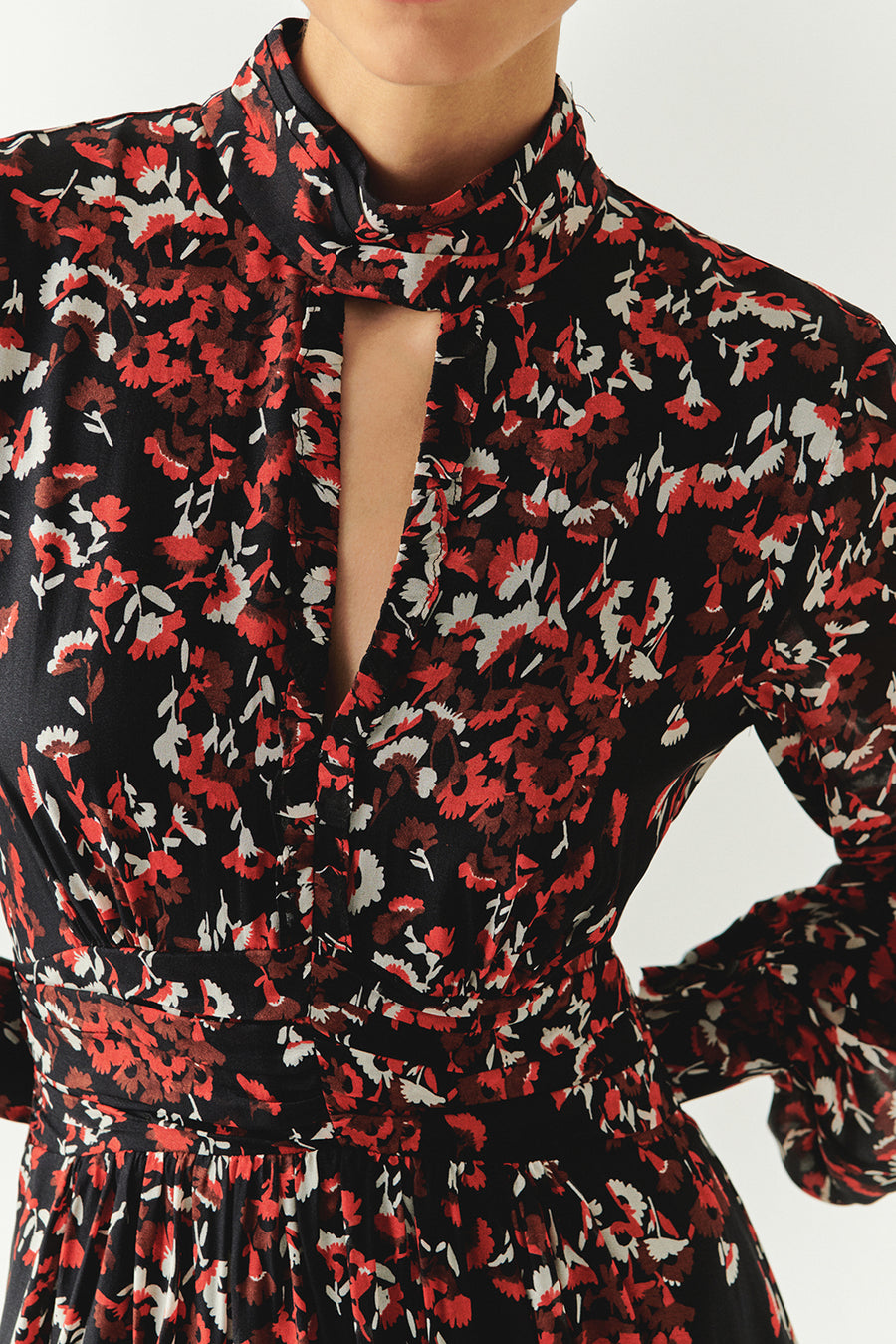 Desenli Uzun Kollu Damla Yaka Slim Fit Astarlı Midi Elbise