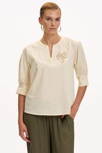 V Yaka İşlemeli Kısa Kollu Regular Krem Bluz