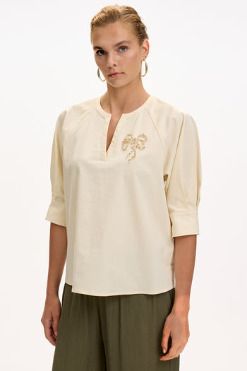 V Yaka İşlemeli Kısa Kollu Regular Krem Bluz