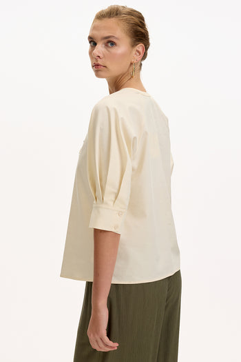 V Yaka İşlemeli Kısa Kollu Regular Krem Bluz