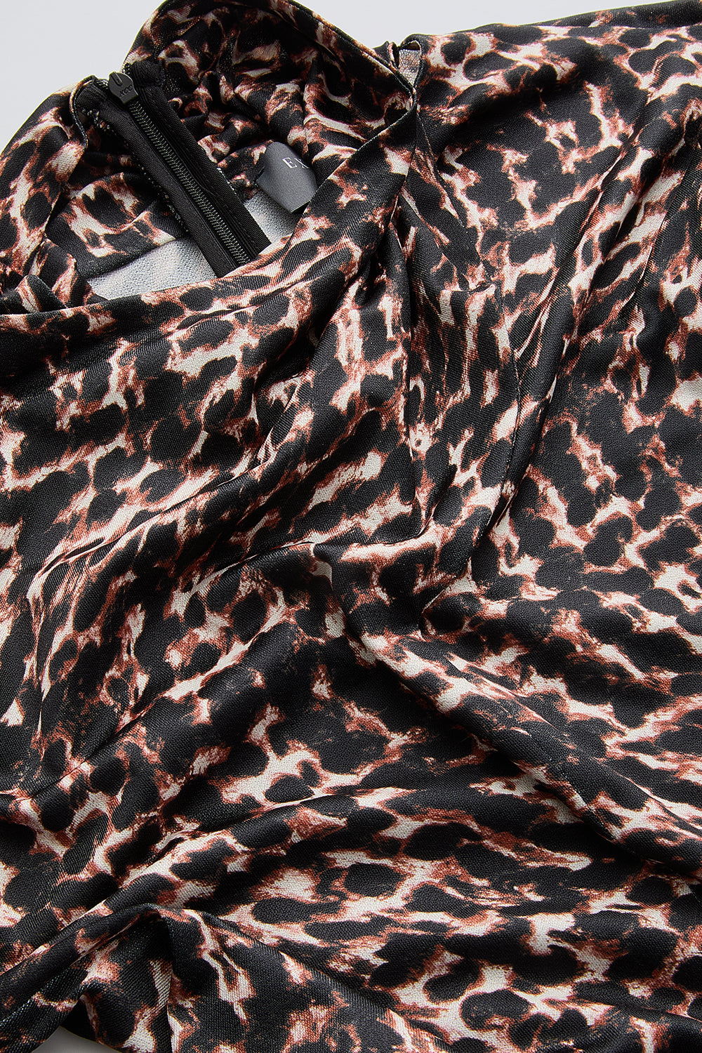 Leopar Desenli Boğazlı Slim Fit Uzun Kollu Örme Bluz