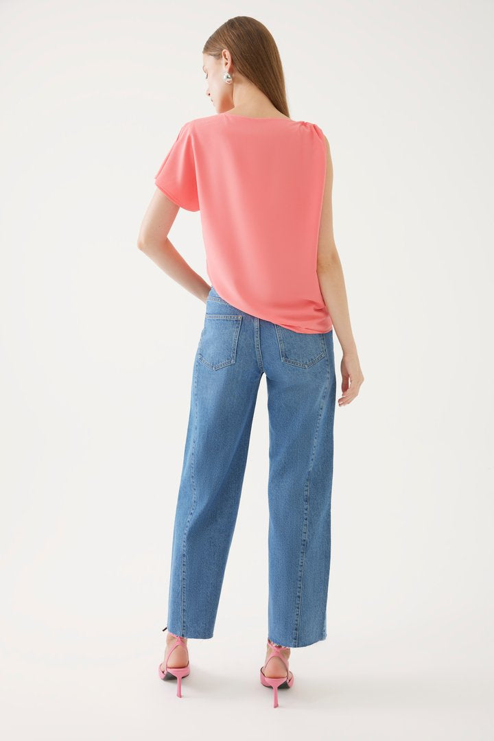 Tek Omuzlu ve Kayık Yakalı Polyester Bluz