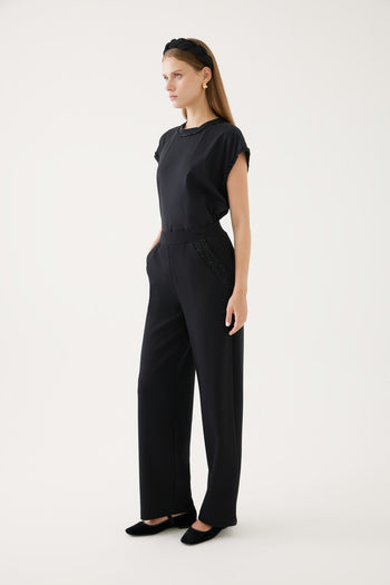 Sade ve Şık Pantolon Modeli
