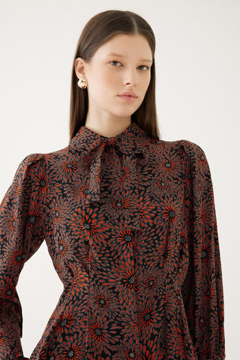 Yakası Bağlamalı Desenli Gömlek