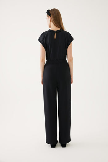 Sade ve Şık Pantolon Modeli
