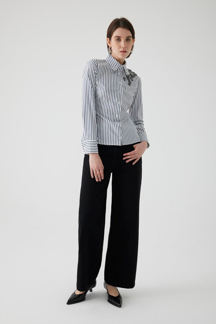 İşleme Detaylı Bele Oturan Slim fit Çizgili Gömlek