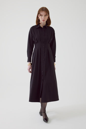 Bele Oturan Siyah Gömlek Elbise