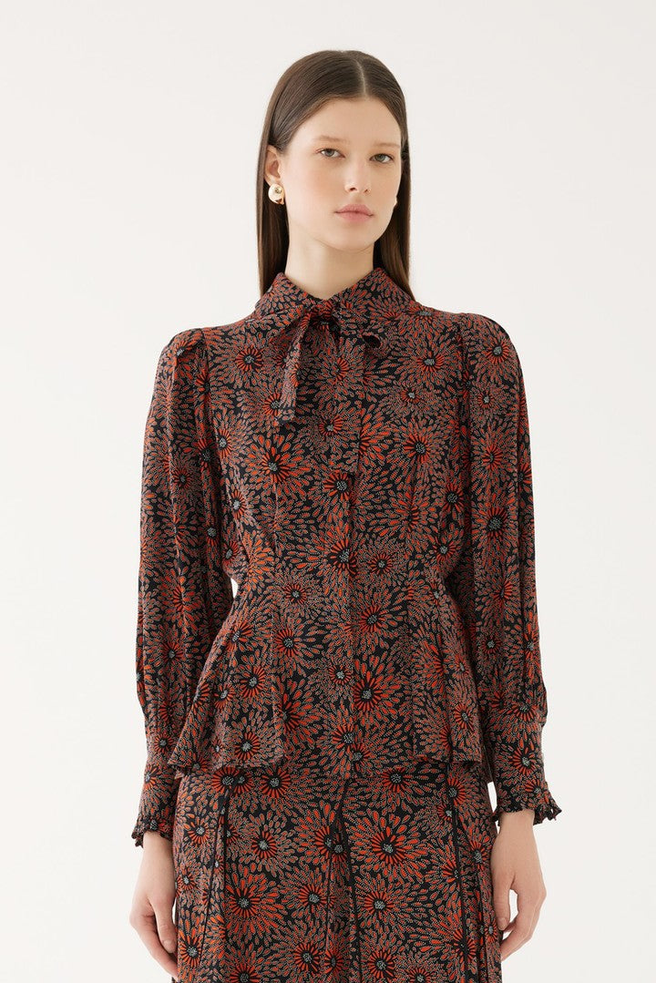 Yakası Bağlamalı Desenli Gömlek