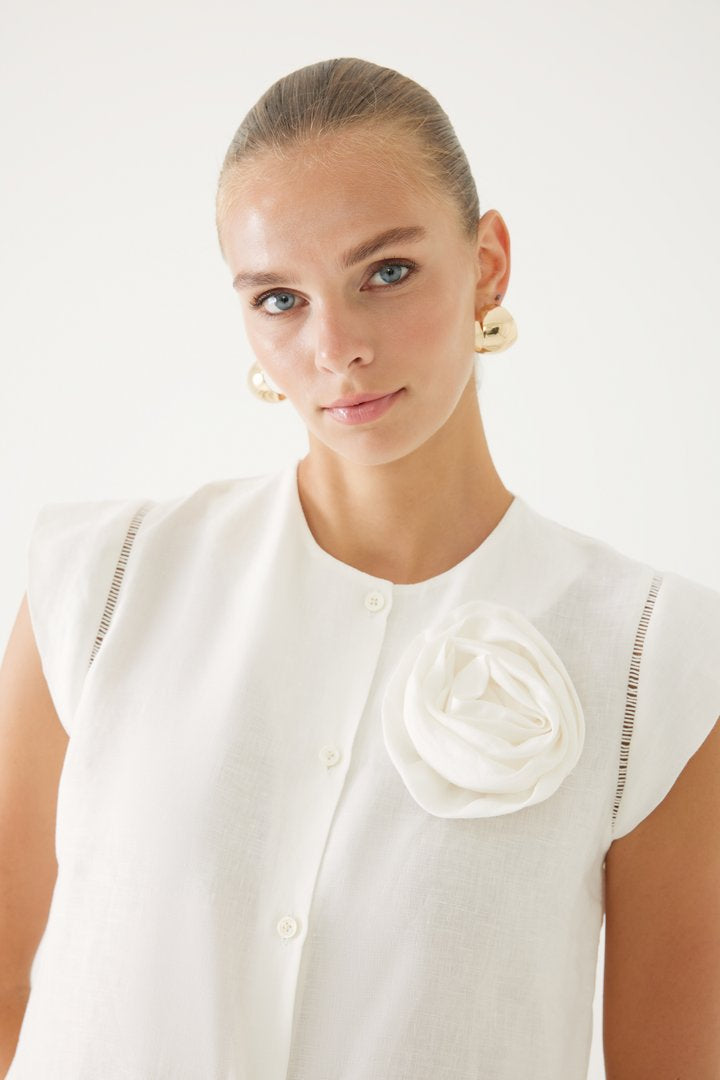 Çiçek İşlemeli Keten Gömlek